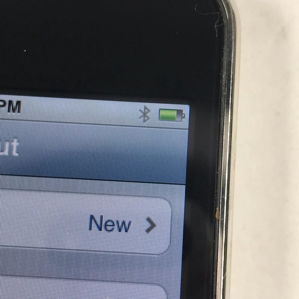 Apple iPod Touch 3rd Generation Silver 32GB MC008LL